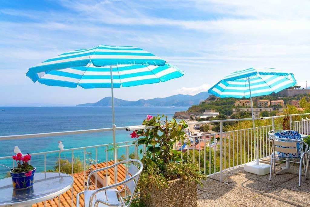 Appartamenti La Terrazza Sulle Ghiaie - Goelba ポルトフェッラーイオ エクステリア 写真