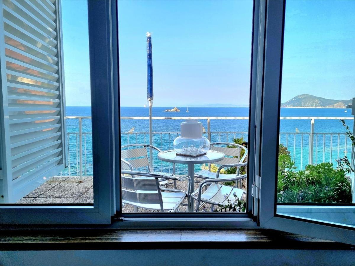 Appartamenti La Terrazza Sulle Ghiaie - Goelba ポルトフェッラーイオ エクステリア 写真