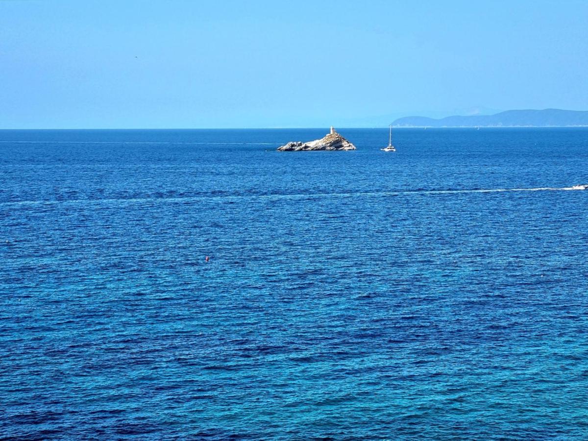 Appartamenti La Terrazza Sulle Ghiaie - Goelba ポルトフェッラーイオ エクステリア 写真