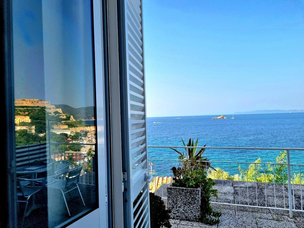 Appartamenti La Terrazza Sulle Ghiaie - Goelba ポルトフェッラーイオ エクステリア 写真